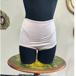 Vanity Fair Illumination Briefs Size L 7 Pink Beige Scalloped Lace Trim Hi-Cut